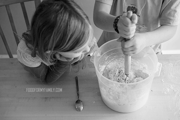 How to Make Pain d'Epi {Wheat Stalk Bread} #recipe via FoodforMyFamily.com #breadin5